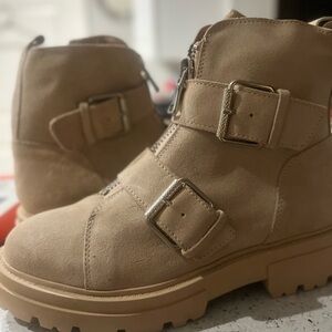 Women’s Tan Boots